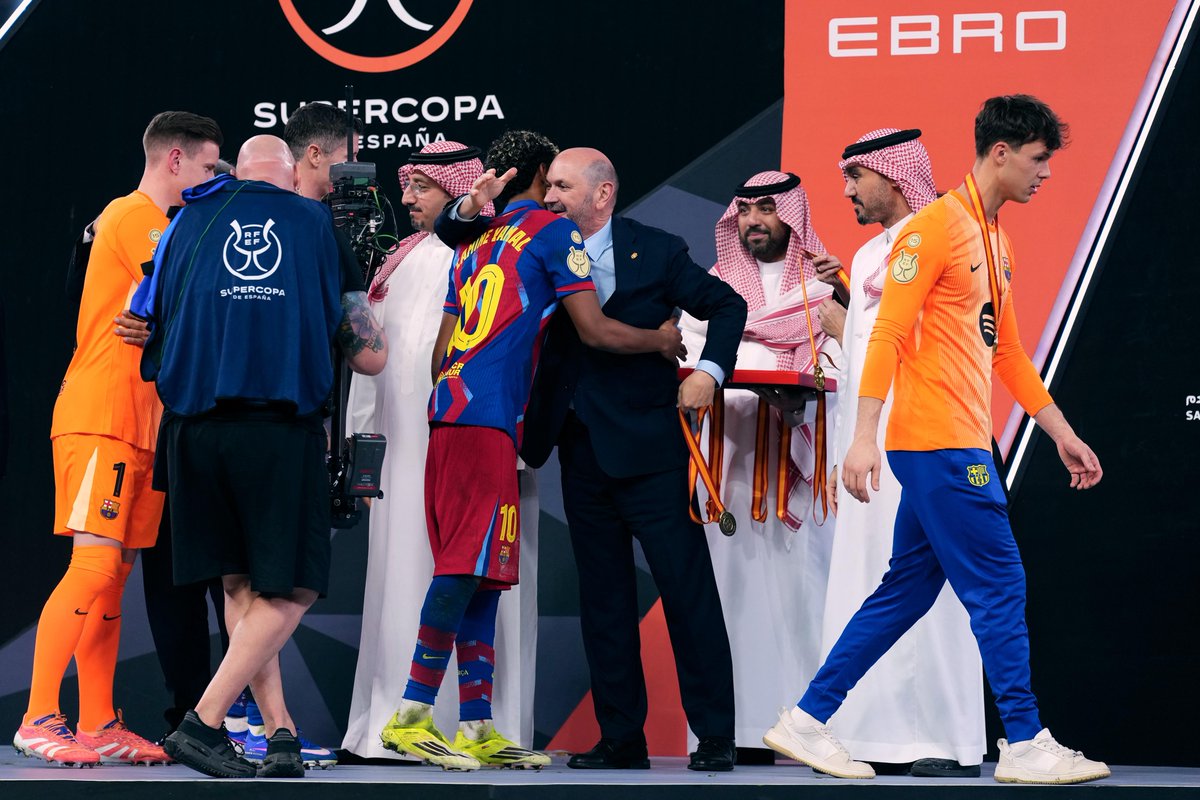 🏆 "Con este torneo gana toda la gran familia del fútbol español". 🗣️ El mensaje de Louzán tras la Supercopa de España.