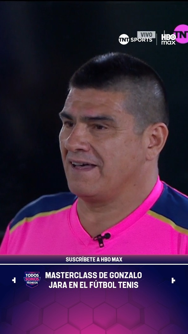 😮‍💨⚽🎩 ¡La magia está intacta, muchachos! El fútbol tenis volvió en gloria y majestad en estas tardes de verano de #TSTxTNTSports, y Gonzalo Jara sacó este lujito que sacó pica en Toby Vega.