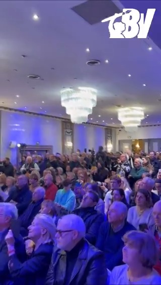 Sarah Knafo tenait ce soir, devant une salle comble, son premier meeting de candidate à la mairie de Paris. 📸 Jean Bexon
