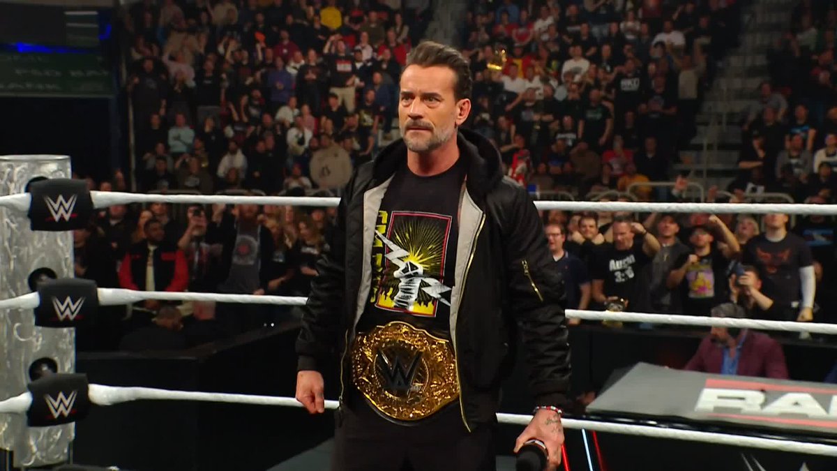 Things are heating up! 😲 Are we getting player/coach vs Finn Bálor in Belfast, Ireland NEXT WEEK for the World Heavyweight Championship?