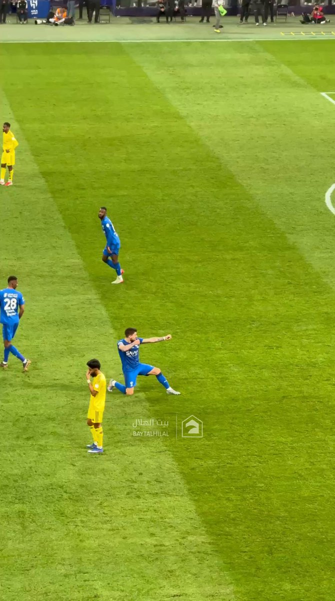 "القوس قوسك و السهام سهامك". 🎶🏹💙