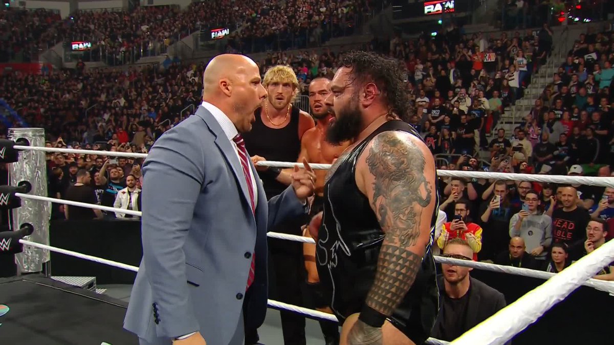 Bron Breakker llegó en medio de la lucha de sus compañeros para acabar con Dragon Lee y Penta 💥👊 #WWERaw
