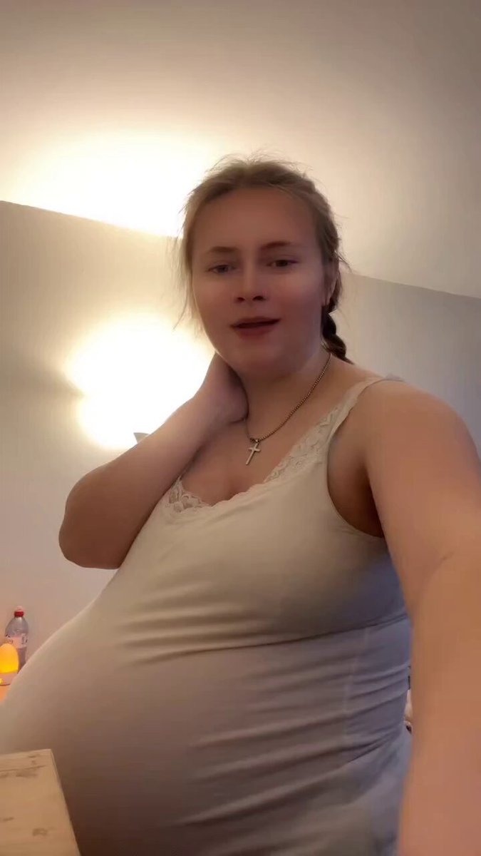 She's so damn gargantuan she can't fit all her belly into the camera frame 🤤🤯