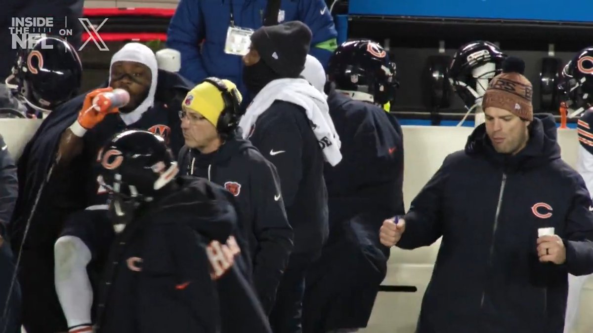 Luther Burden's reaction to Kyle Monangai's water bottle blooper 😂 Chicago Bears Inside the NFL NFL Playoffs Mic'd Up on X