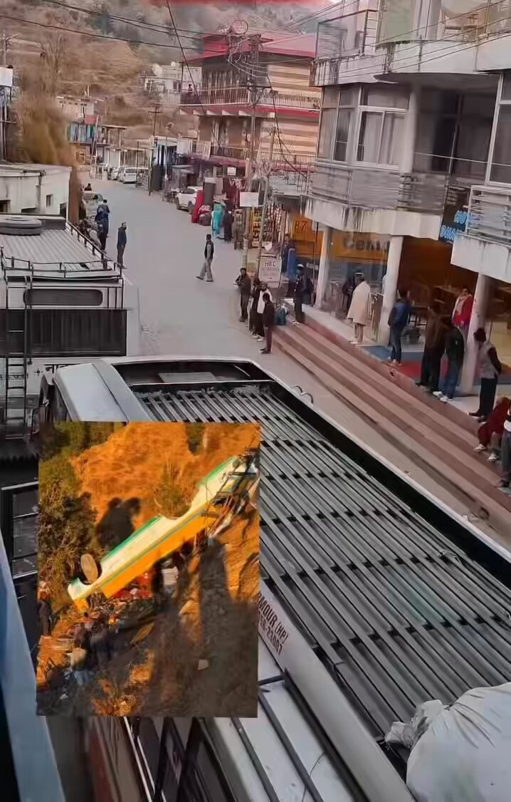 India is changing and so are its people. A video worth sharing. 3 days ago after the tragic bus accident in Sirmaur where 14 lives were lost and 52 people needed urgent medical aid, locals from the Haripurdhar area stepped & cleared an emergency route and ensured it stayed traffic free so the injured could be moved without delay.
