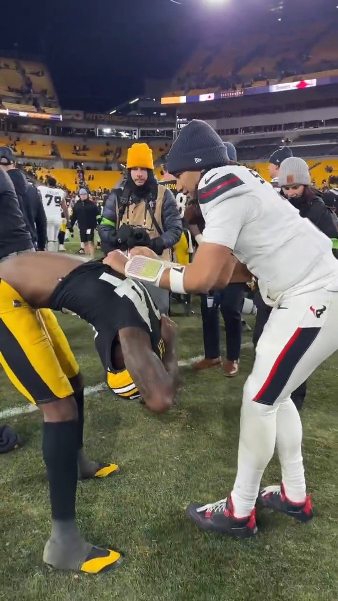 CJ Stroud helped Joey Porter Jr. get his jersey off 😅