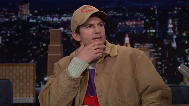 Ashton Kutcher (ashton kutcher) calls his Chicago Bears obsession “borderline unhealthy” 🤣 #FallonTonight