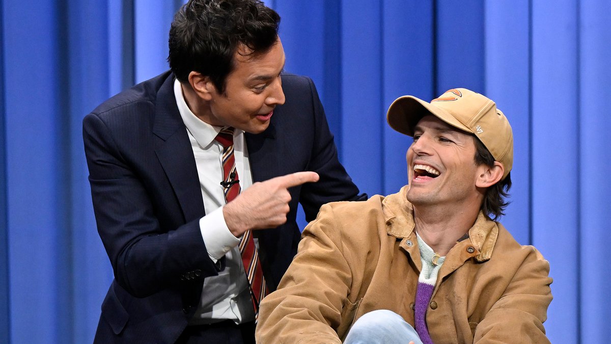 Ashton Kutcher (ashton kutcher) wrestles Jimmy using his jiu-jitsu skills 🤣 #FallonTonight