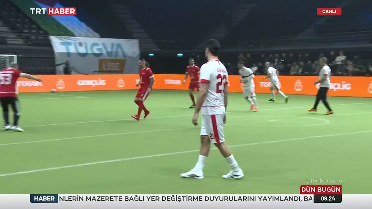 ⚽️TÜGVA'nın “GençLig 2026” projesi başlıyor. 81 ilde liseler arası futbol karşılaşmalarının yapılacağı projenin tanıtımına, Milli Takım'ın efsane isimleri de katıldı.