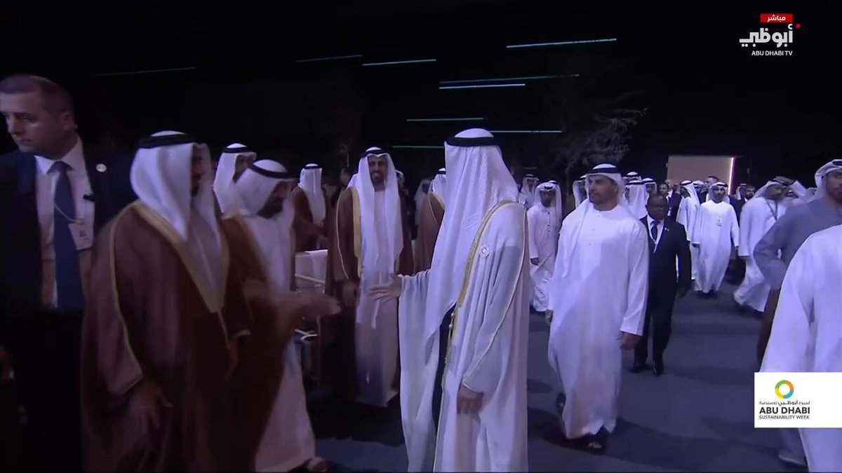 رئيس الدولة “حفظه الله" يشهد مراسم افتتاح القمة العالمية لطاقة المستقبل 2026