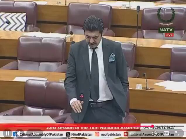 اسلام آباد میں پولیس والے ڈکیٹیاں کررہے ہیں۔ میں پولیس والوں کی 2 کروڑ کی ایک ڈکیتی وزیر موصوف کے نوٹس میں لایا اس کے علاوہ 2 اور ایس ایچ اوز نے 10 کروڑ 17 لاکھ روپے لوٹے ہیں اور یہ ڈکیتیاں گزشتہ 4 ماہ میں ہوئی ہیں، شیر افضل مروت