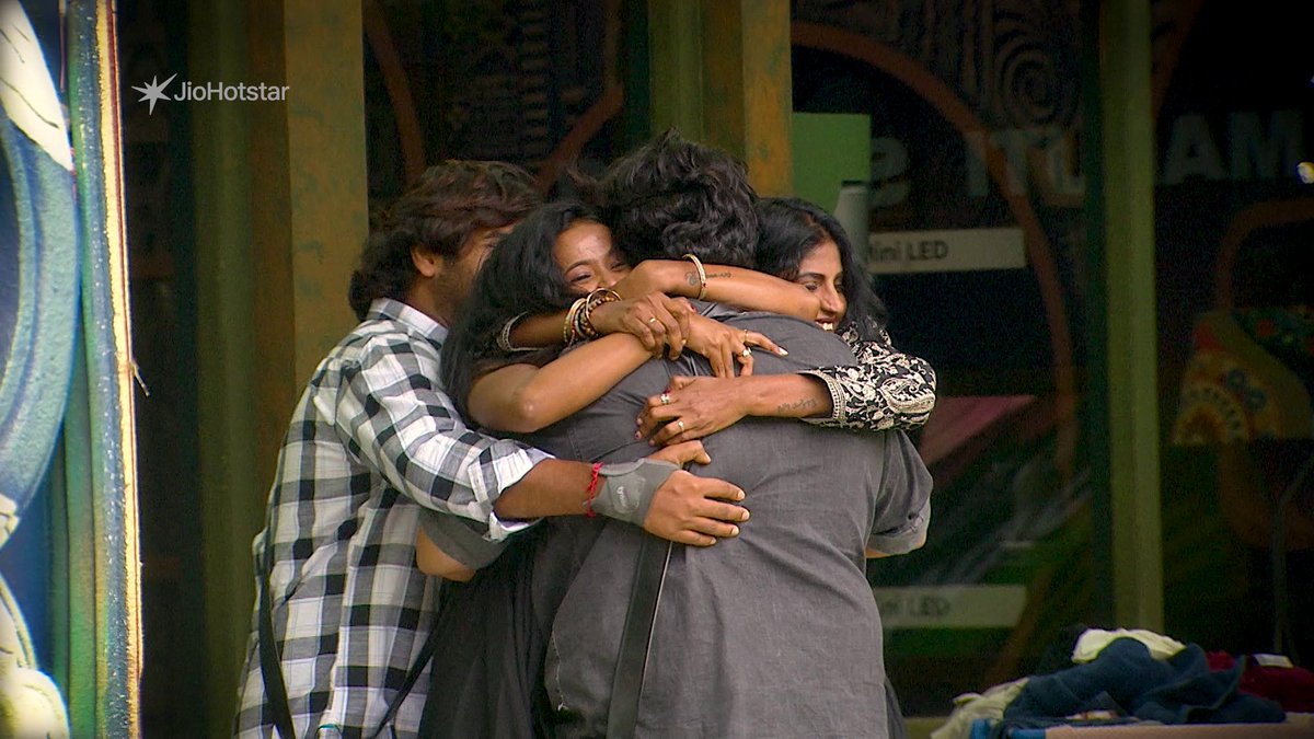 Prank ah 😱 Paavam manushan... 😂 Bigg Boss Tamil Season 9 - இப்போது 24x7 ஒளிபரப்பாகிறது JioHotstar-ல் #BiggBossTamilSeason9 #OnnumePuriyala #BiggBoss9 #BB9promo #VijaySethupathi #BiggBossTamil #BB9 #24*7Live #24x7StreamingNow #JioHotStarTamil #JioHotstar