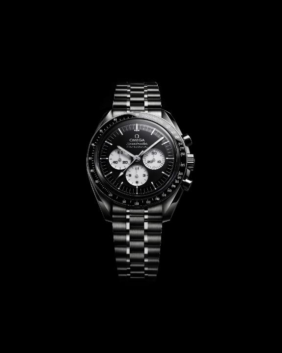 OMEGA launches into 2026 with a new version of the Speedmaster Moonwatch. The alternative view of our iconic chronograph features a polished black dial with three contrasting subdials in white, along with the Co-Axial Master Chronometer Calibre 3861. #OMEGA #Speedmaster