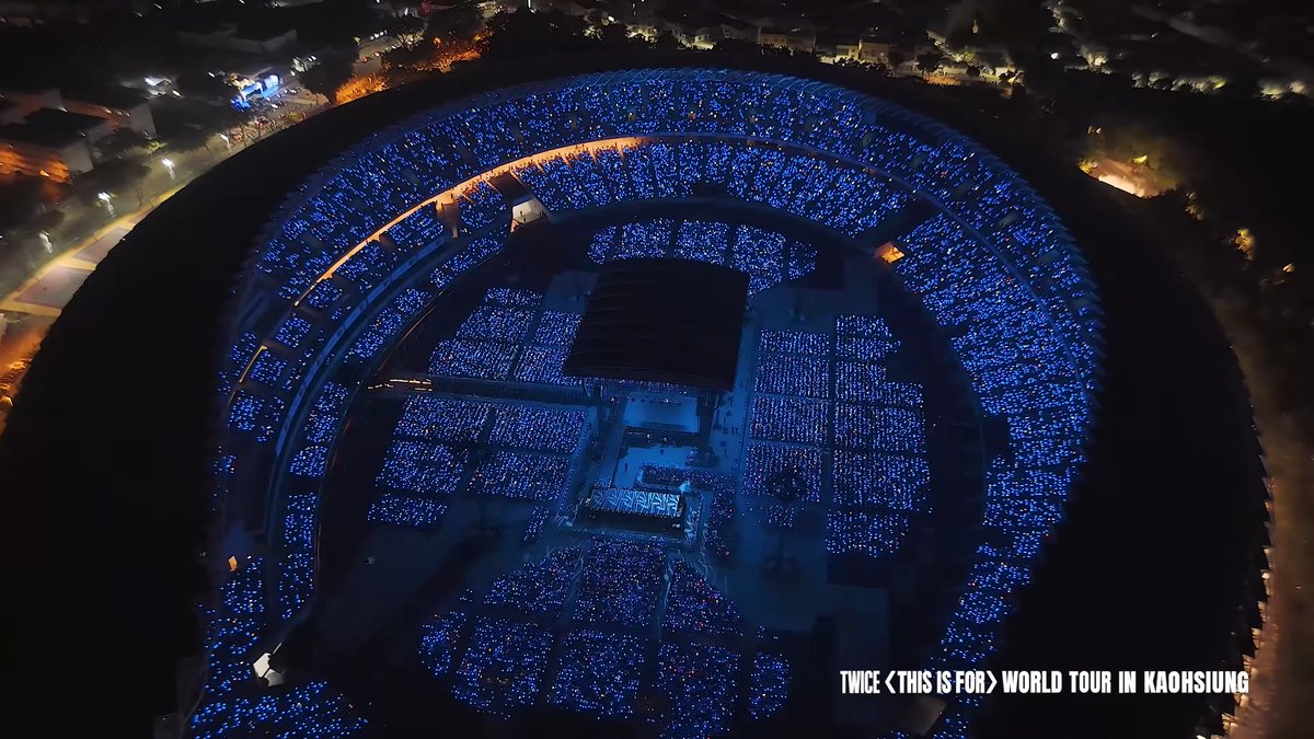 e pensar que o palco do bts vai ser 360 igual o atual palco do twice na this is four tour, imagina o TAMANHO que vai ser a estrutura disso 🤯