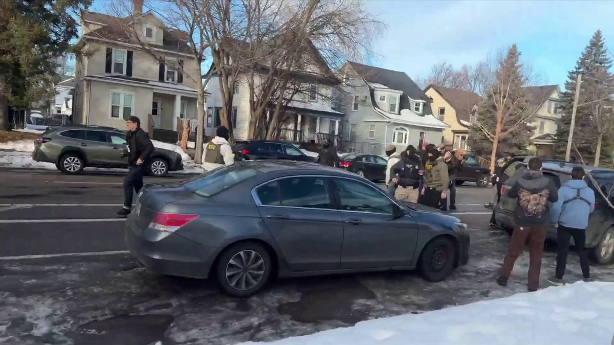 Absolute chaos in the streets on Minneapolis CREDIT: Brendan Gutenschwager