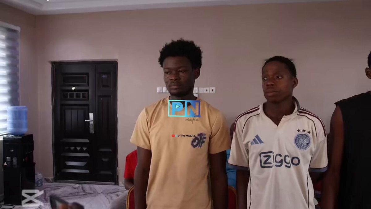 🇬🇭 The Juaso Police have arrested a criminal gang in Ashanti South that specialized in robbing and raping victims, mainly young women and students, leaving them traumatized. The operation is part of ongoing efforts to tackle violent crimes in the region. Cc: PN Media
