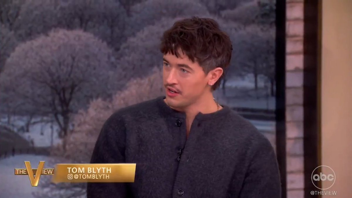 'People We Meet on Vacation' star Tom Blyth tells us about making his rom-com debut in the highly-anticipated hit movie and Paula Abdul's reaction to his epic dance scene!