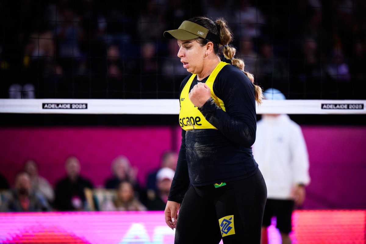 PURE ARTISTRY FROM REBECCA! 🇧🇷✨ Nobody does the "Jumbo" quite like her. Pure talent! 🔥 📺 Relive the #BVWC2025 on VBTV 🏐 #BeachVolleyball