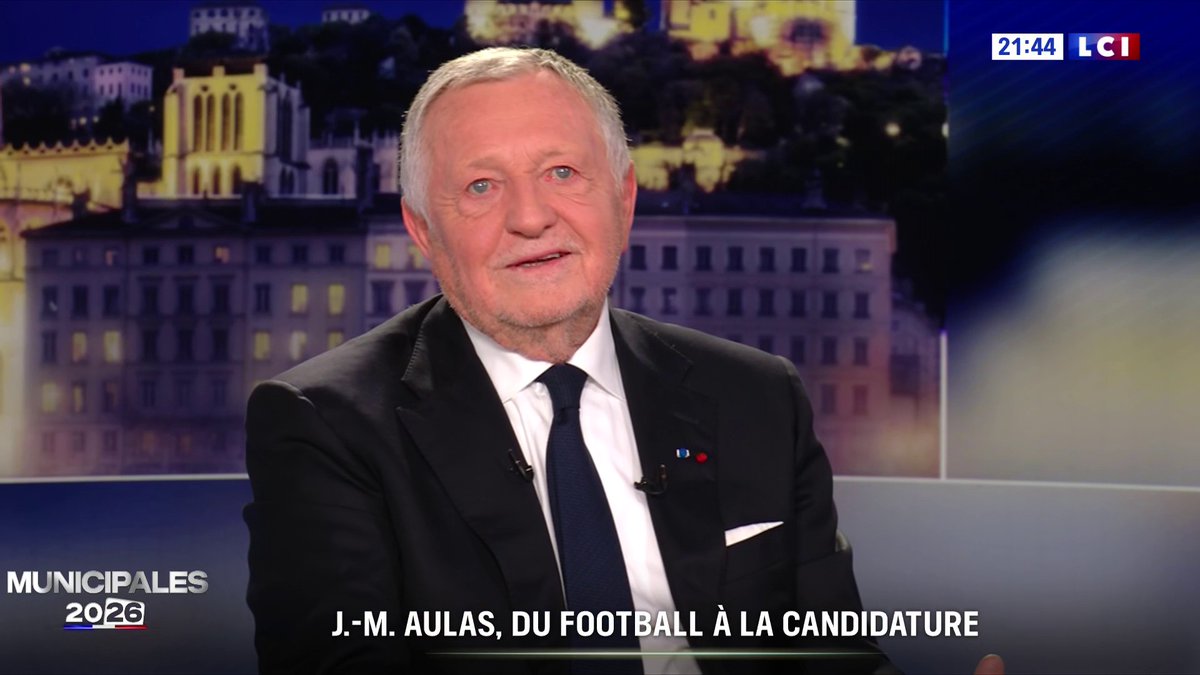 💬 "Le plus grand jour qui me reste, c'est le jour où tu as reçu le Ballon d'Or. J'étais assis à côté de Florentino Pérez et tu es venu t'assoir entre nous deux, c'était magnifique." 🔴 Le bel échange entre Jean-Michel AULAS et Karim Benzema