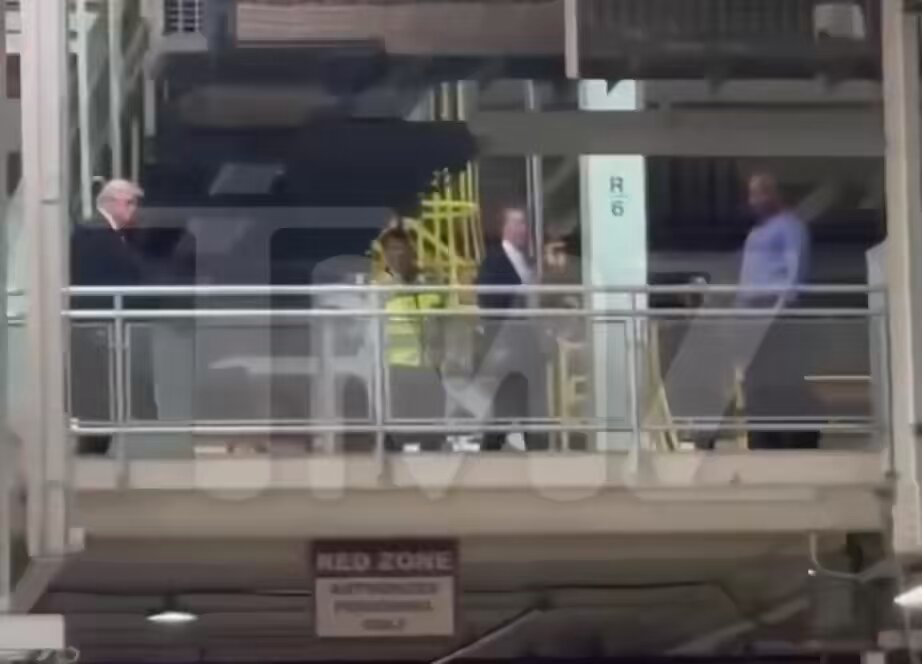 Trump gives a MIDDLE FINGER and says “Fuck You” to a worker who called him “Pedophile protector!” 💀💀💀