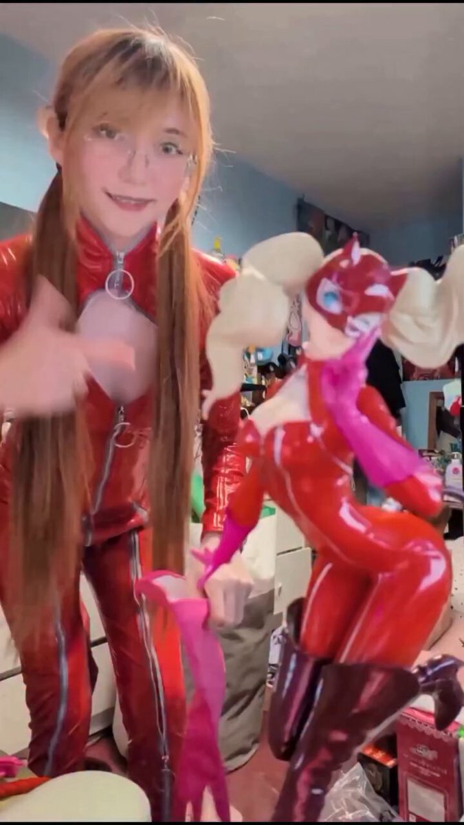 persona 5 panther fig review while in panther cosplay! (this is my first time wearing this suit in like a year)