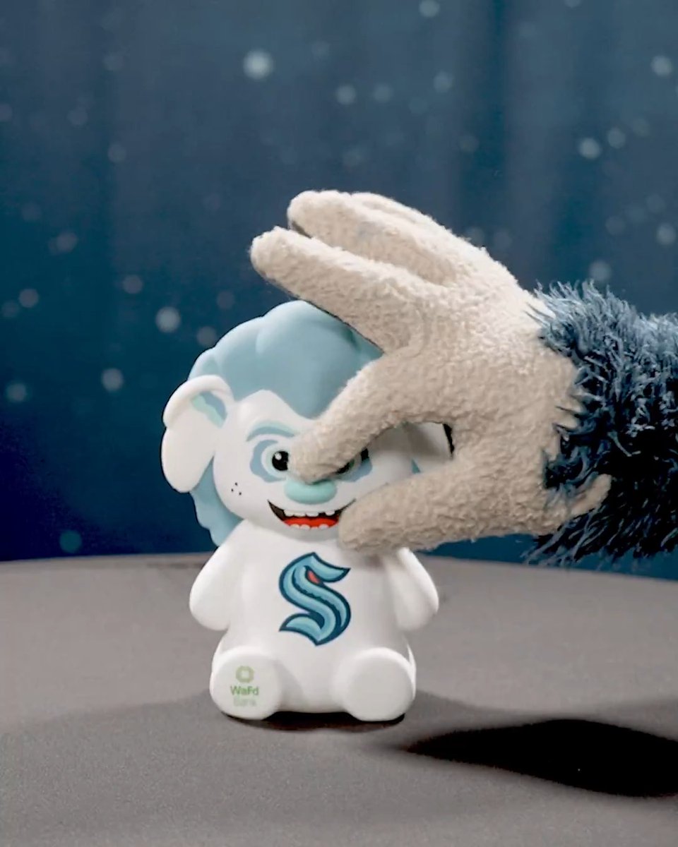 looks like Buoy just got a glow-up! 🔦 the first 5k kids through the doors on Jan. 19 will take home this light-up Buoy Night Light, pres. by WaFd Bank! →