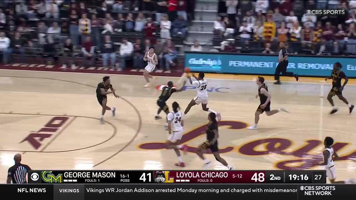 NIC ANDERSON OMG 😳 Loyola Men's Basketball (via CBS Sports College Basketball 🏀)