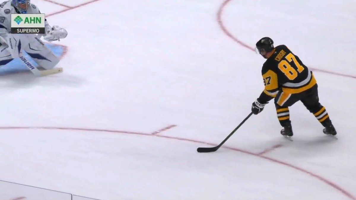 This is one shootout attempt that won’t be making Sidney Crosby’s highlight reel 😭🤭