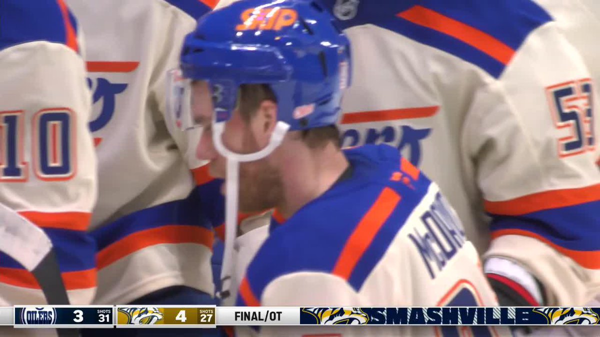 THE FLIP PASS. THE GOALIE COMING OUT. WHAT AN OT ENDING IN NASHVILLE AS THE PREDATORS WIN!!!!