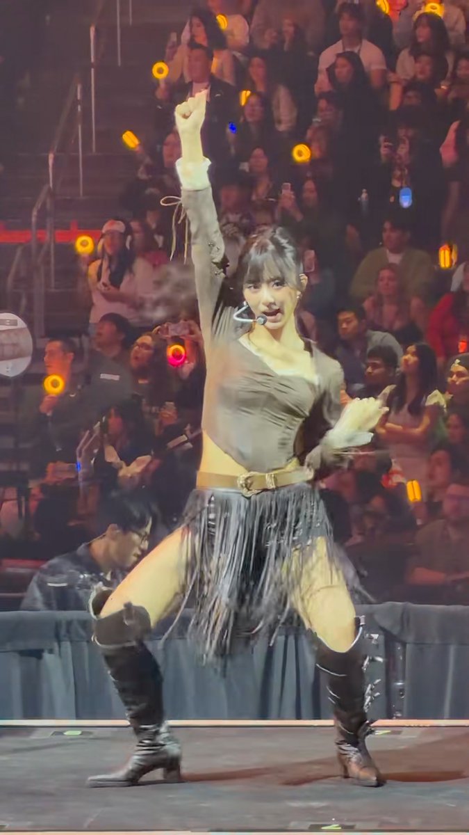 RIGHT HAND GIRL TZUYU WITH BANGS AND PONYTAIL