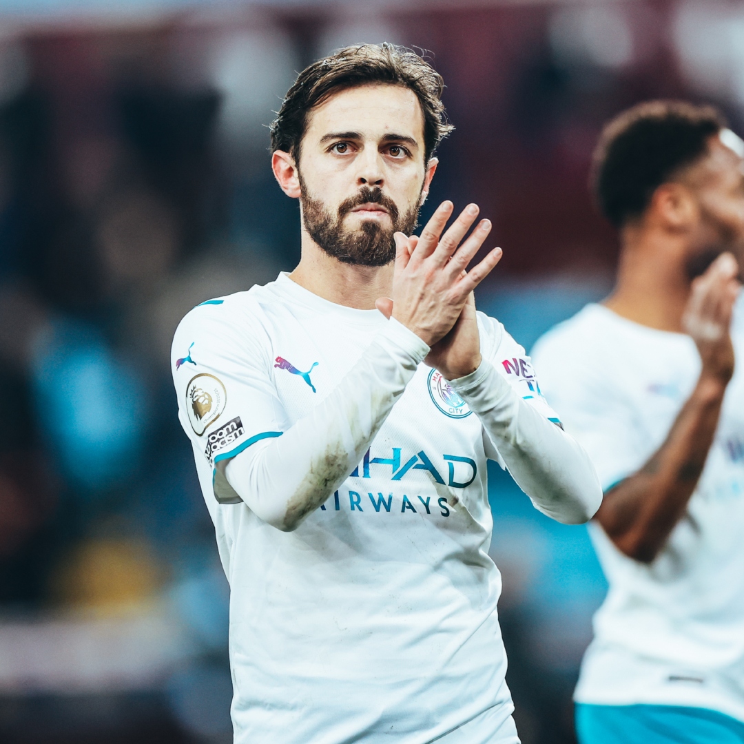 Dursun Özbek , bu saatten sonra sizi ancak Bernardo Silva kurtarır . Ne yapıp edip ikna edin . N ' golo Kante isteyen ananaslara kapak olur . Gardi ' ye verin yetkiyi getirsin .