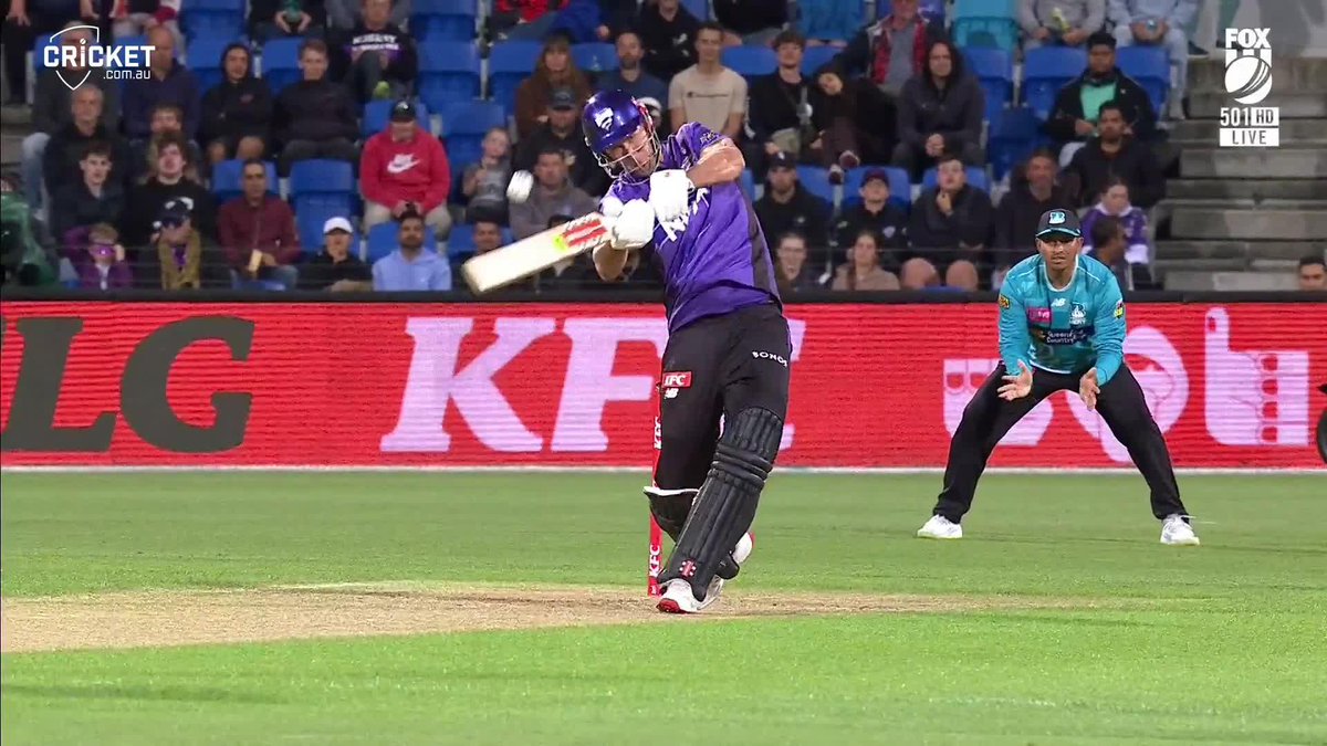 ON THE ROOF! Beau Webster launches a 105-metre six 🚀 #BBL15