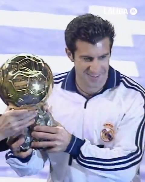 🏅 Calidad de oro. Tal Día Como Hoy, Luís Figo hacía historia al recibir el Balón de Oro en el Bernabéu. Real Madrid C.F. | LALIGAHistory