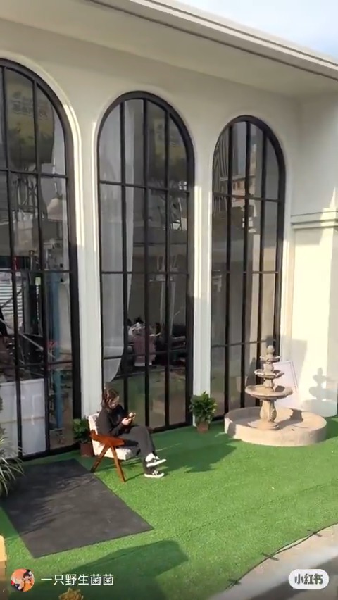 I honestly can't believe that Papergames contracted a team to basically build a house within a week for the Love and Deepspace 2nd Anniversary event in Shanghai this weekend lmao The MC house replica looks too amazing 😭