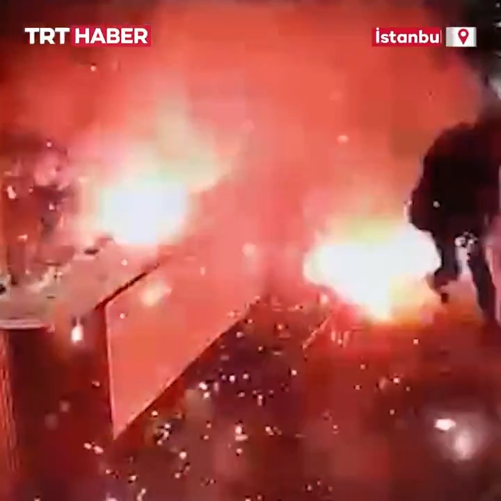 İstanbul'da içerisinde havai fişek bulunan kargo paketi patladı. • Patlamada 2 güvenlik görevlisi hafif yaralandı.