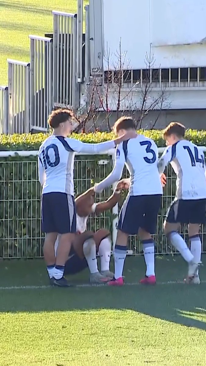 Reiss Elliott-Parris with a late winner against Aston Villa! 🎯
