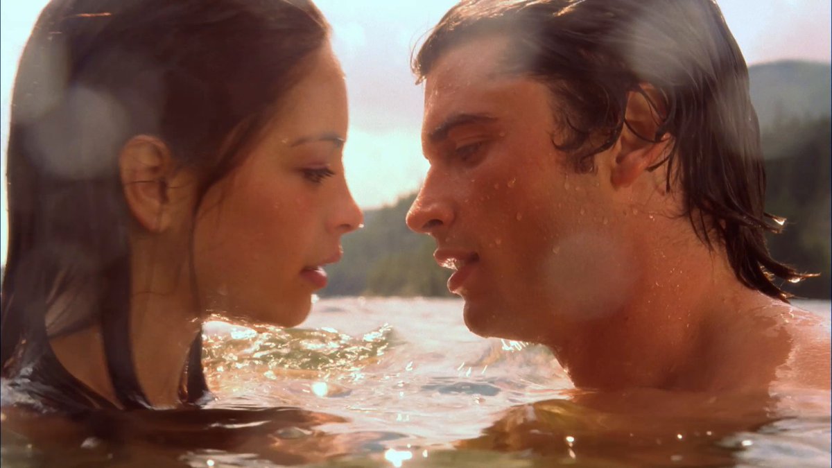 SOMEBODY SAVE MEEEEEEEE All seasons of Smallville are now on Netflix UK & Ireland!
