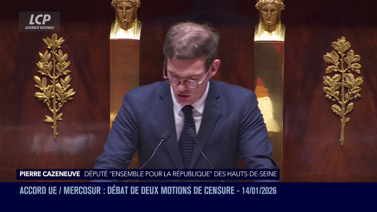 "Le texte que nous examinons aujourd'hui exige la libération immédiate de Nicolas Maduro", relève Pierre Cazeneuve. "Voilà où nous en sommes, une #Motion déposée par des députés de la République française pour défendre un dirigeant qui emprisonne ses opposants". #DirectAN