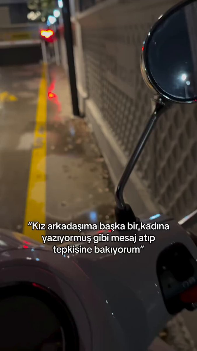 Kız arkadaşına yanlışlıkla başka bir kadına yazıyormuş gibi mesaj atan gencin şakası yürekleri ağza getirdi.