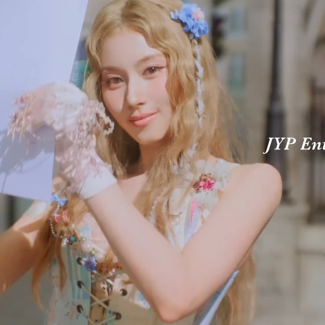 미사모 "Confetti" 뮤직비디오 티저 #사나! 타이틀 제목처럼 다채롭고 화려하네 미사모 항상 컨셉츄얼하고 스토리가 분명해서 보는 재미가 넘쳐나🥰