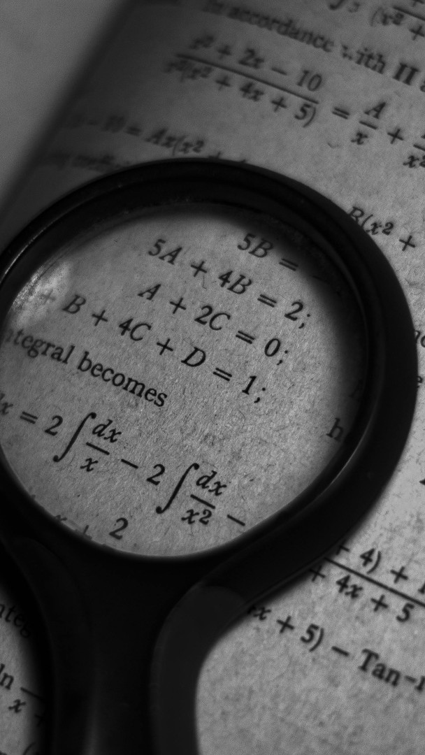 Le patron de Safran alerte sur la chute du niveau en maths ➕➖✖️ La France risque-t-elle une pénurie d'ingénieurs ? Pour le patron de Safran, la décision de rendre les maths optionnelles au bac est "une bombe à retardement". 💬 Olivier Andriès, directeur général de Safran