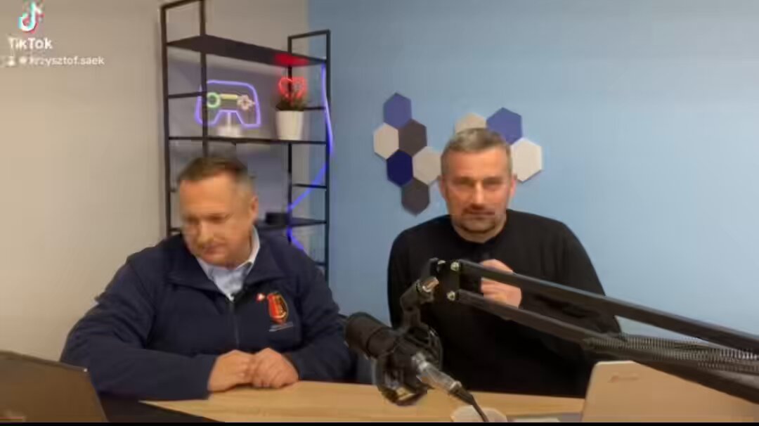 Co łączy fitness, Elżbietę Witek, Stalową Wolę pod rządami PiS i dobrze płatną posadę 500 km od domu❓Michał Stachów. Jeśli myśleliście że „PiS się zmienił” - to źle myśleliście. Z Dariusz Przytuła wyprowadzimy was z błędu.