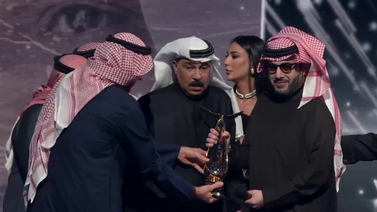 انتظروا نخبة من النجوم العالمين في أضخم حفل لصناع الترفيه جوي اووردز 2026 السبت 17 يناير 7 مساء بتوقيت السعودية في بث مباشر على MBC Wait for an elite of global stars at the biggest entertainment ceremony Joy Awards 2026 on Saturday 17 January 7 pm KSA in a live stream on MBC #موسم_الرياض #JoyAwards #RiyadhSeason موسم الرياض | Riyadh Season