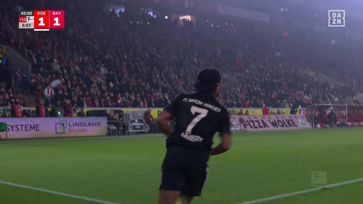¡¿QUÉ BARBARIDAD TE HAS INVENTADO, SERGE?! 🤯🤯🤯🤯🤯 La forma de Gnabry quitarse a su rival y la de definición… ¡SON UNA LOCURA! 🐐 #BundesligaEnDAZN 🇩🇪