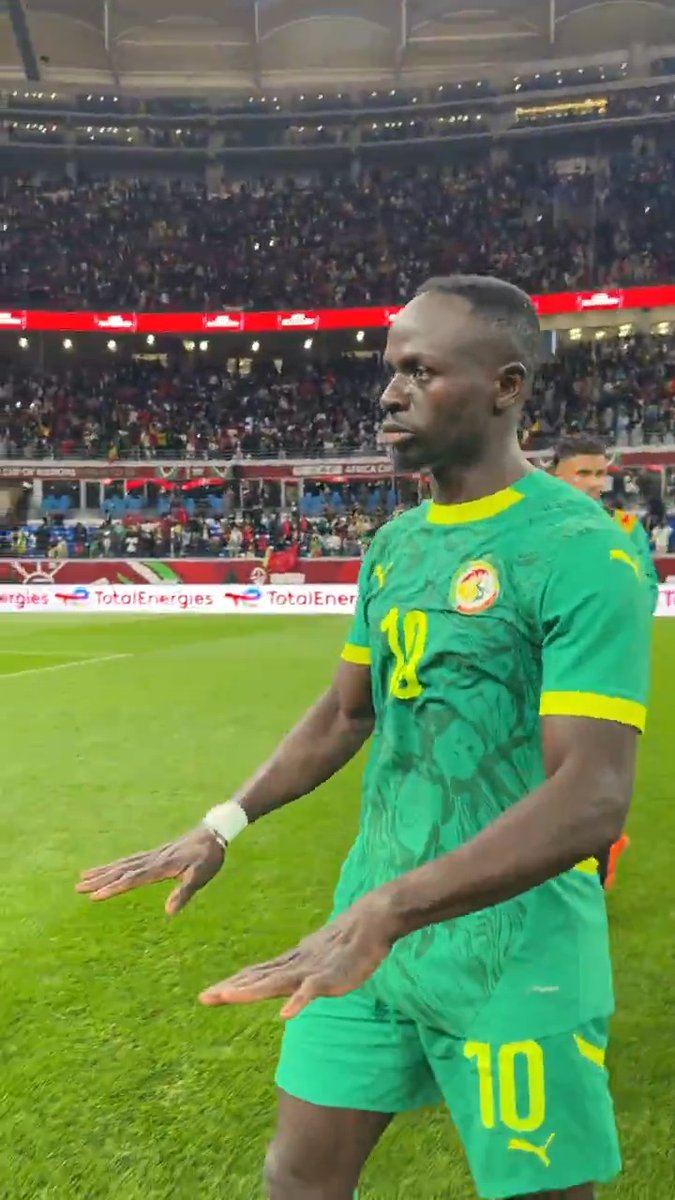 🚨🚨| Sadio mane seen calming his team mates …letting them know the job is done..and no need for unnecessary celebration…leader 👏