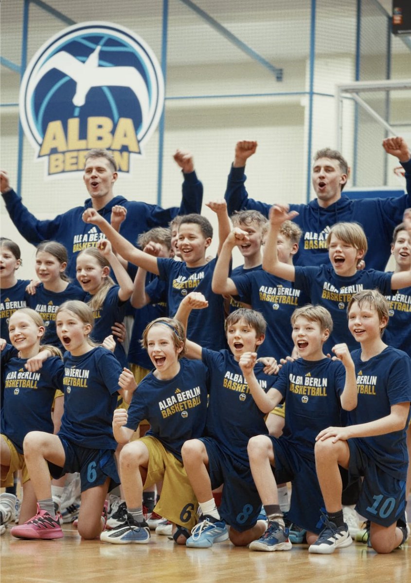 where it all started Franz Wagner &amp; Moe Wagner back at ALBA BERLIN to surprise the next generation ❤️