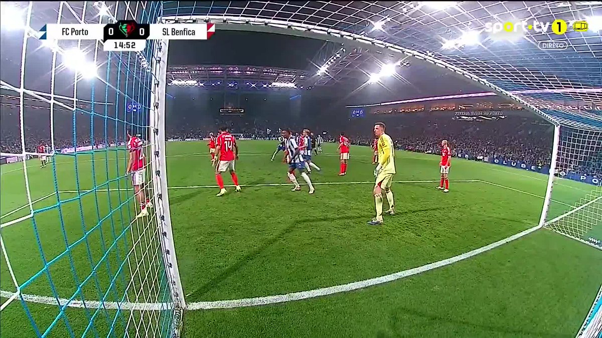 Bednarek a colocar os dragões na frente 🐲 #sporttvportugal #TAÇAnaSPORTTV #TaçadePortugal #FCPorto #SLBenfica