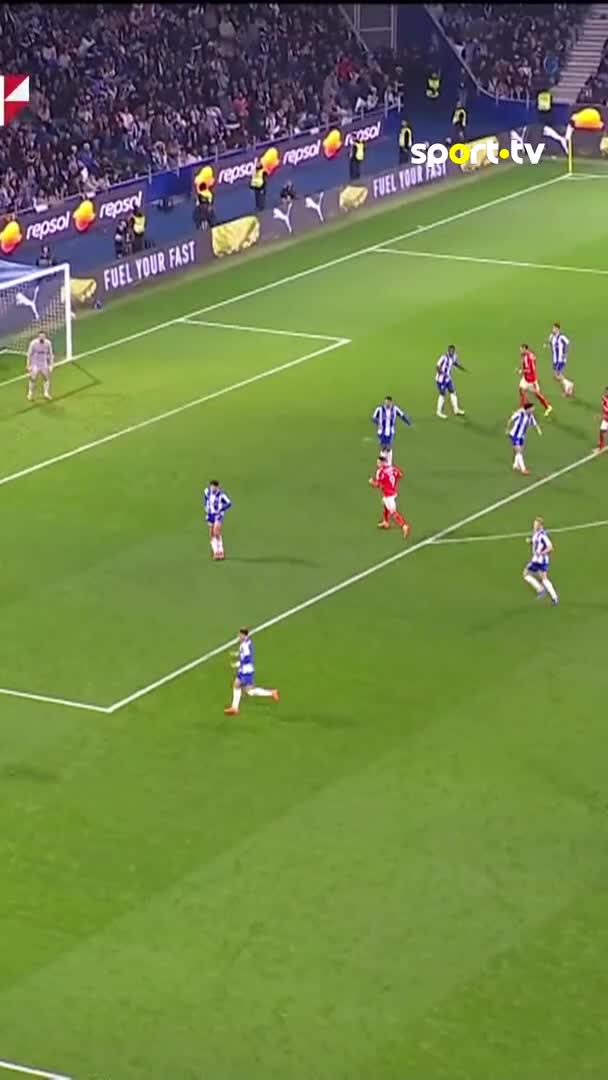 Pavlidis teve tudo para empatar a partida mas não conseguiu rematar 🤯 #sporttvportugal #TAÇAnaSPORTTV #TaçadePortugal #FCPorto #SLBenfica