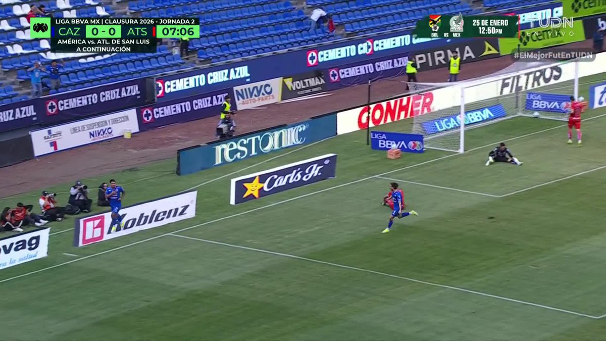 🤩 ¡Gol del Cruz Azul! 🚂Error en la salida del Atlas y el 'Toro' Fernández la mandó a guardar 😏⚽ #ElMejorFutEnTUDN
