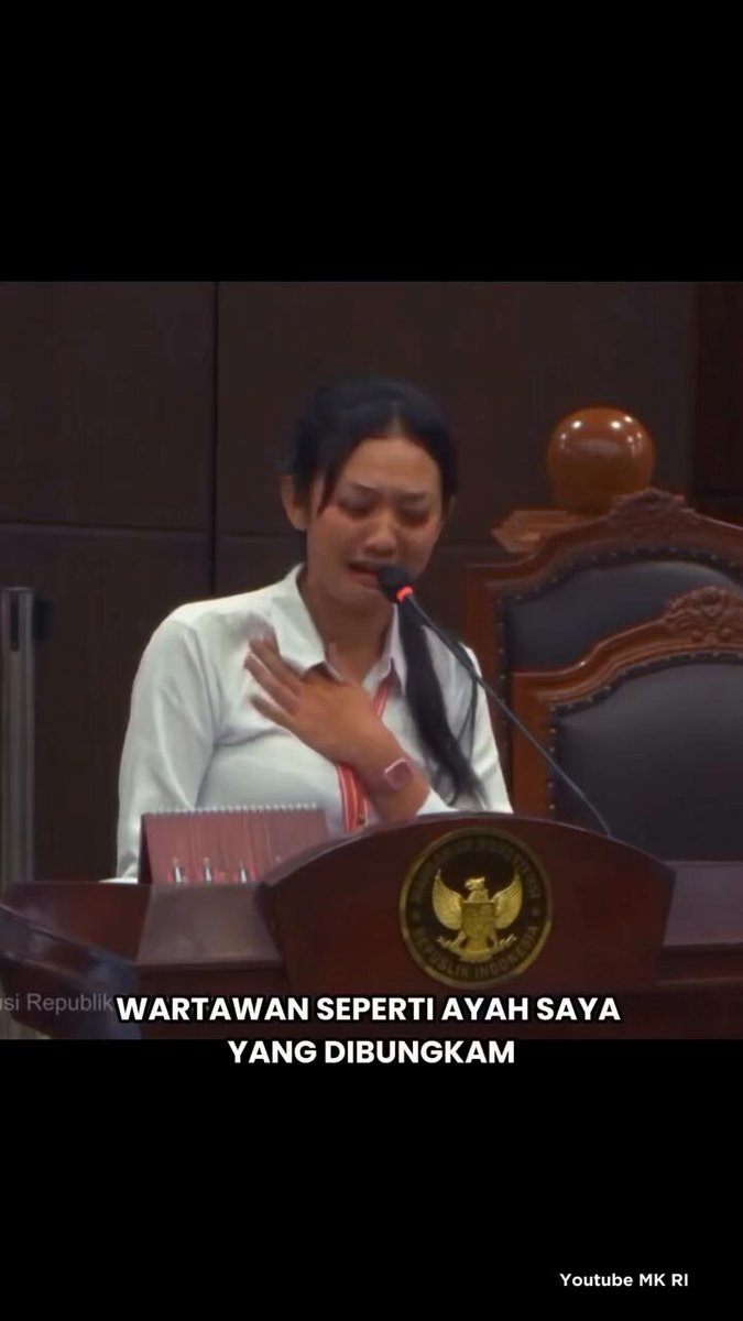 Keluarganya dibakar hidup2 hanya krn ayahnya membongkar bisnis judi oknum militer Hingga kini pelaku masih bebas dan digaji negara Kini dia menjadi saksi mengenai perbedaan perlakuan hukum antara pelaku sipil dengan pelaku dari unsur militer